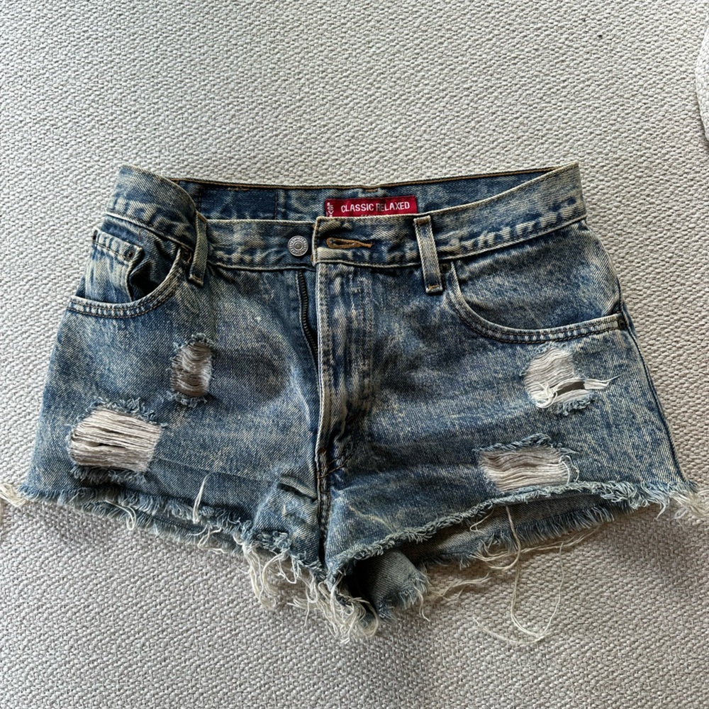 Levi Denim High Waisted Short. Size 8
